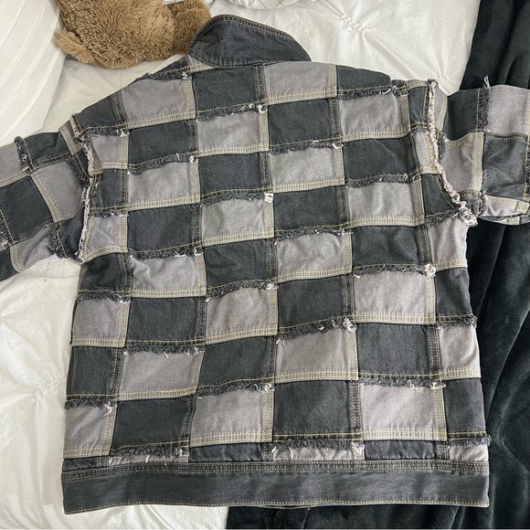 Small patchwork denim jacket oversized front pockets
DM for any questions :) - Picture 2 of 3